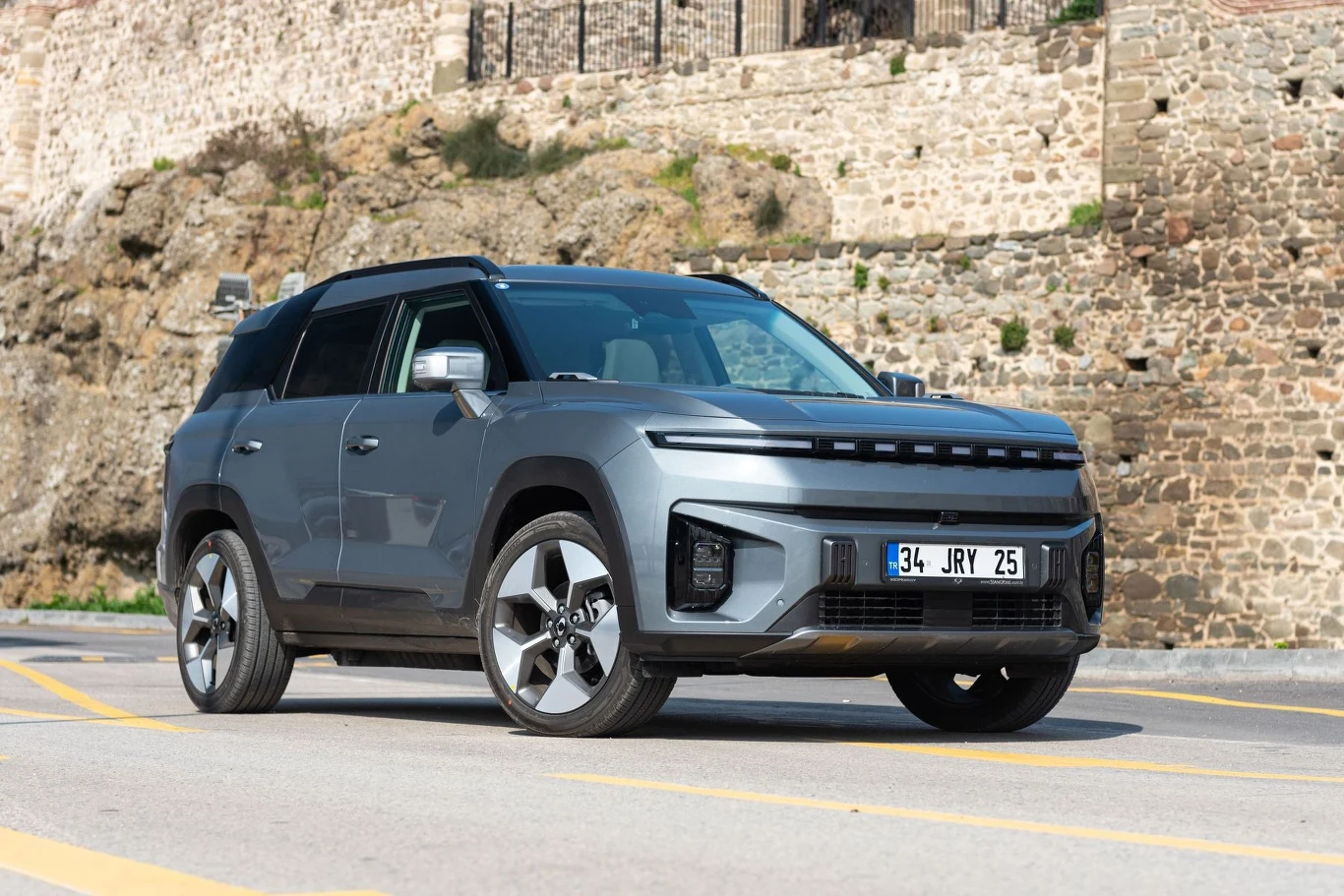 Ssangyong Torres EVX jest już dostępny w polskich salonach. Ceny startują od 189 900 zł. Ssangyong Torres EVX jest już dostępny w polskich salonach. Ceny startują od 189 900 zł.