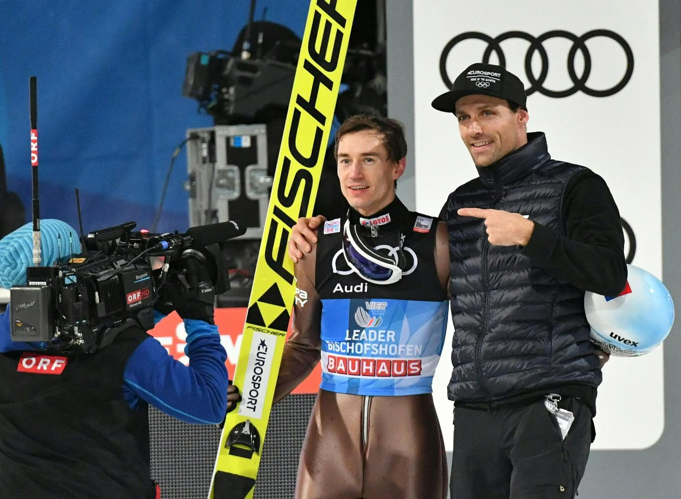 Kamil Stoch i Sven Hannawald po tym, jak Polak wygrał wszystkie konkursy TCS