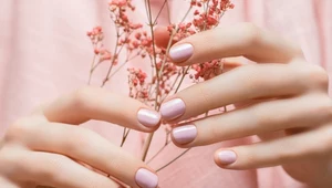 Pastelowe paznokcie to hit tej wiosny - co zrobić, by nie były nudne?