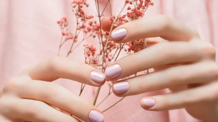 Manicure tytanowy kryje wyjątkowe sekrety. Lepiej wypróbować czy unikać tej metody?