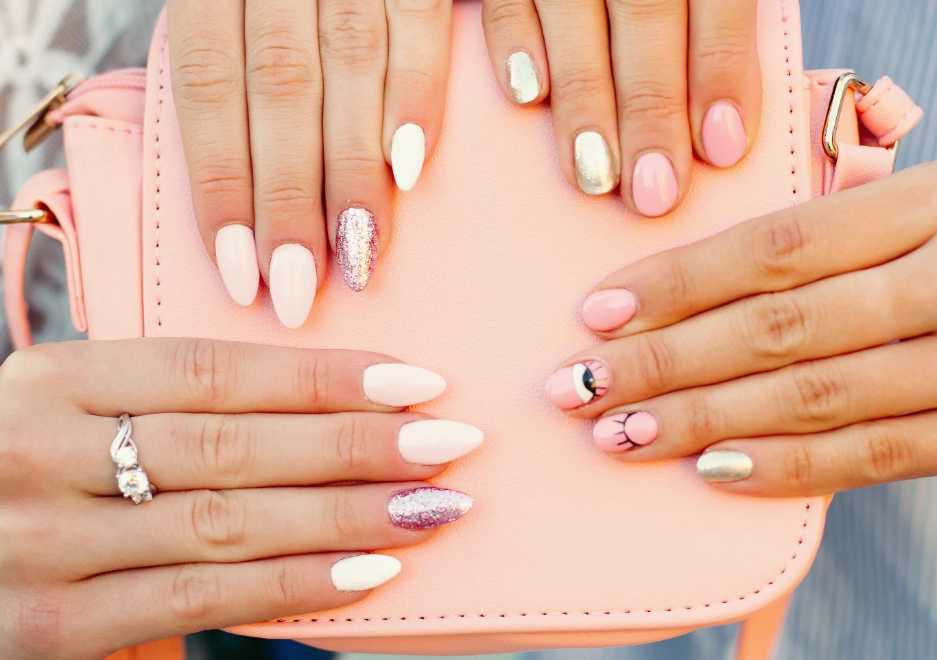 Pastelowe paznokcie to hit tej wiosny - co zrobić, by nie były nudne?