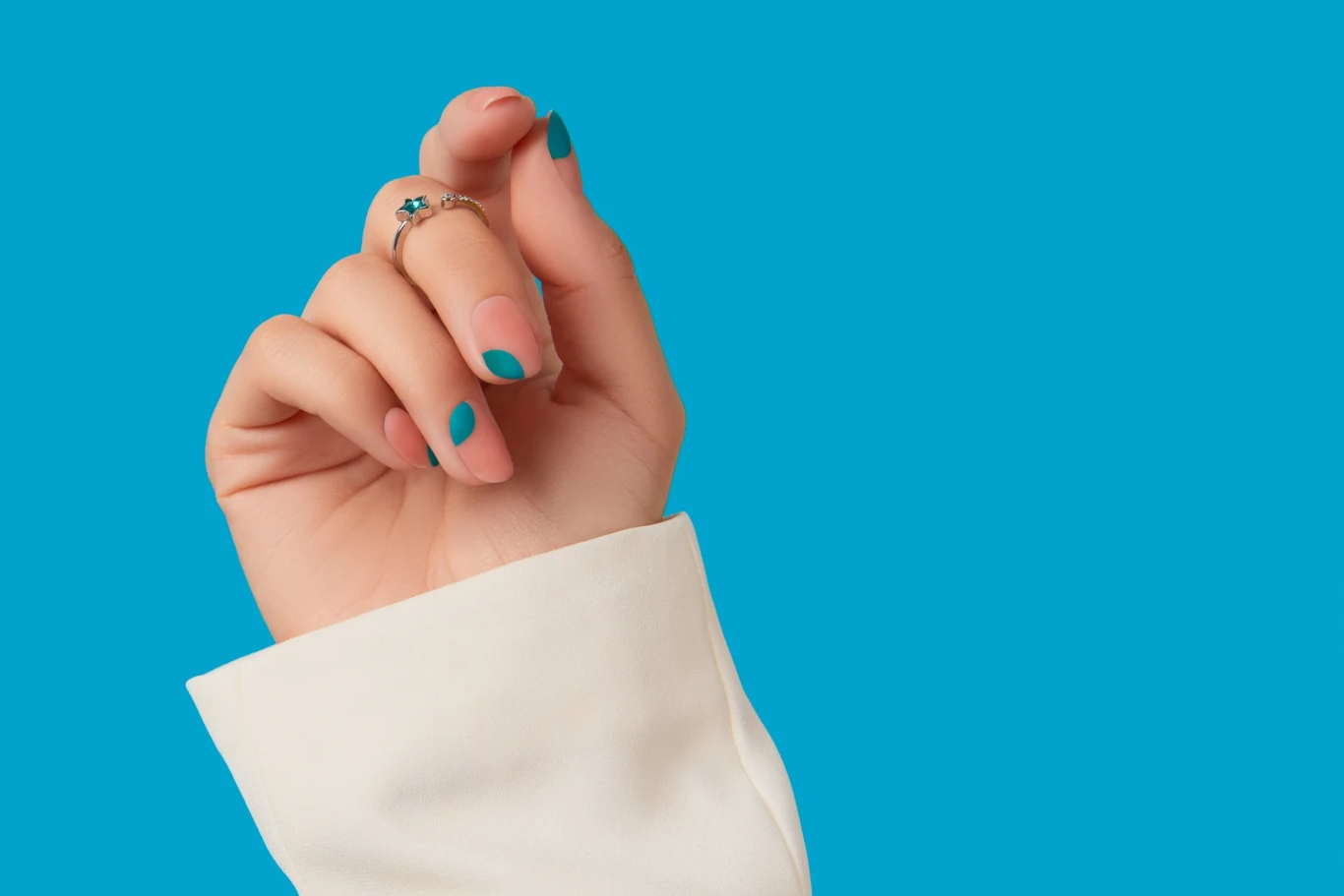 Pastelowe paznokcie to hit tej wiosny - co zrobić, by nie były nudne?