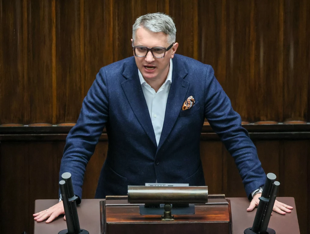Projekt Konfederacji dotyczący podwyżki kwoty wolnej od podatku prezentował Przemysław Wipler