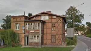 Zabytkowy budynek w Malborku na sprzedaż. Pochodzi z lat 90. XIX wieku. Źródło: Google maps (zdj. pochodzi z 2012 r.)