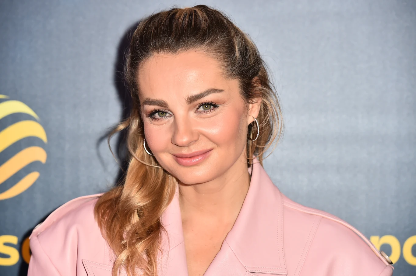 Małgorzata Socha już jakiś czas temu w swoich stylizacjach postawiła na klasyczne obuwie na płaskiej podeszwie