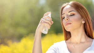 Reaplikacja kremu z filtrem jest kłopotliwa? Tak nałożysz go bez niszczenia makijażu 