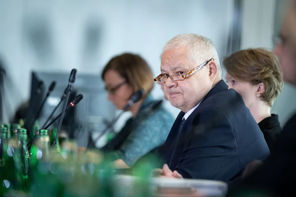 We wniosku o TS dla Adama Glapińskiego wskazano, kto powinien złożyć zeznania w jego sprawie