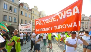 Sprawa Turowa ponownie wraca na agendę. Przegrana batalia sądowa zagroziła funkcjonowaniu kopalni. Na zdjęciu protesty ws. wyroku WSA z czerwca 2023 roku