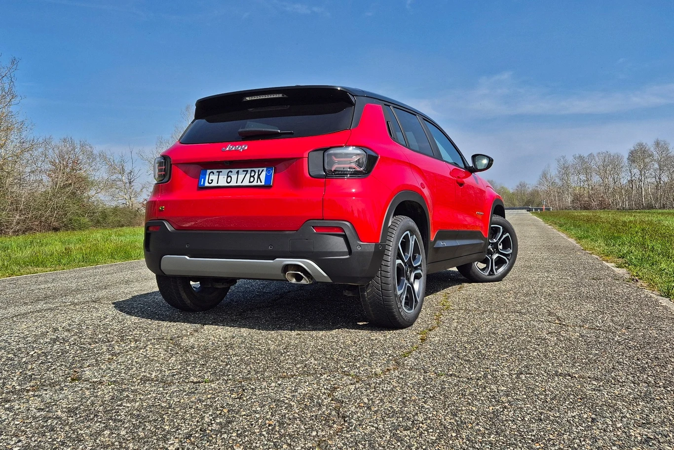 Jeep Avenger e-Hybrid pojawi się w salonach już za miesiąc