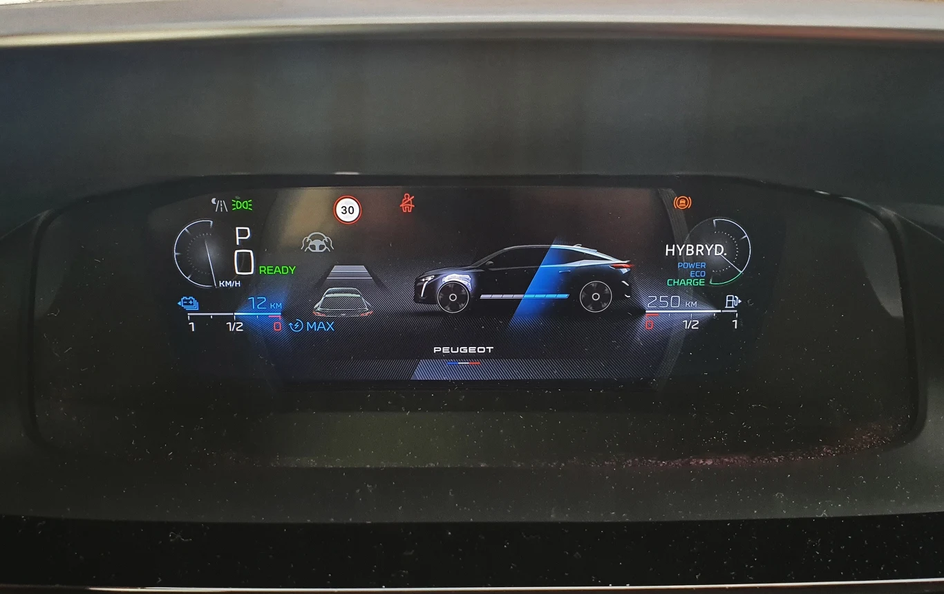 Zdjęcie tego nie oddaje, ale Peugeot 408 ma zegary 3D Zdjęcie tego nie oddaje, ale Peugeot 408 ma zegary 3D