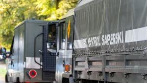 Gryźliny. Niebezpieczne znalezisko na lotnisku. Zarządzono ewakuację, ruch kolejowy stanie