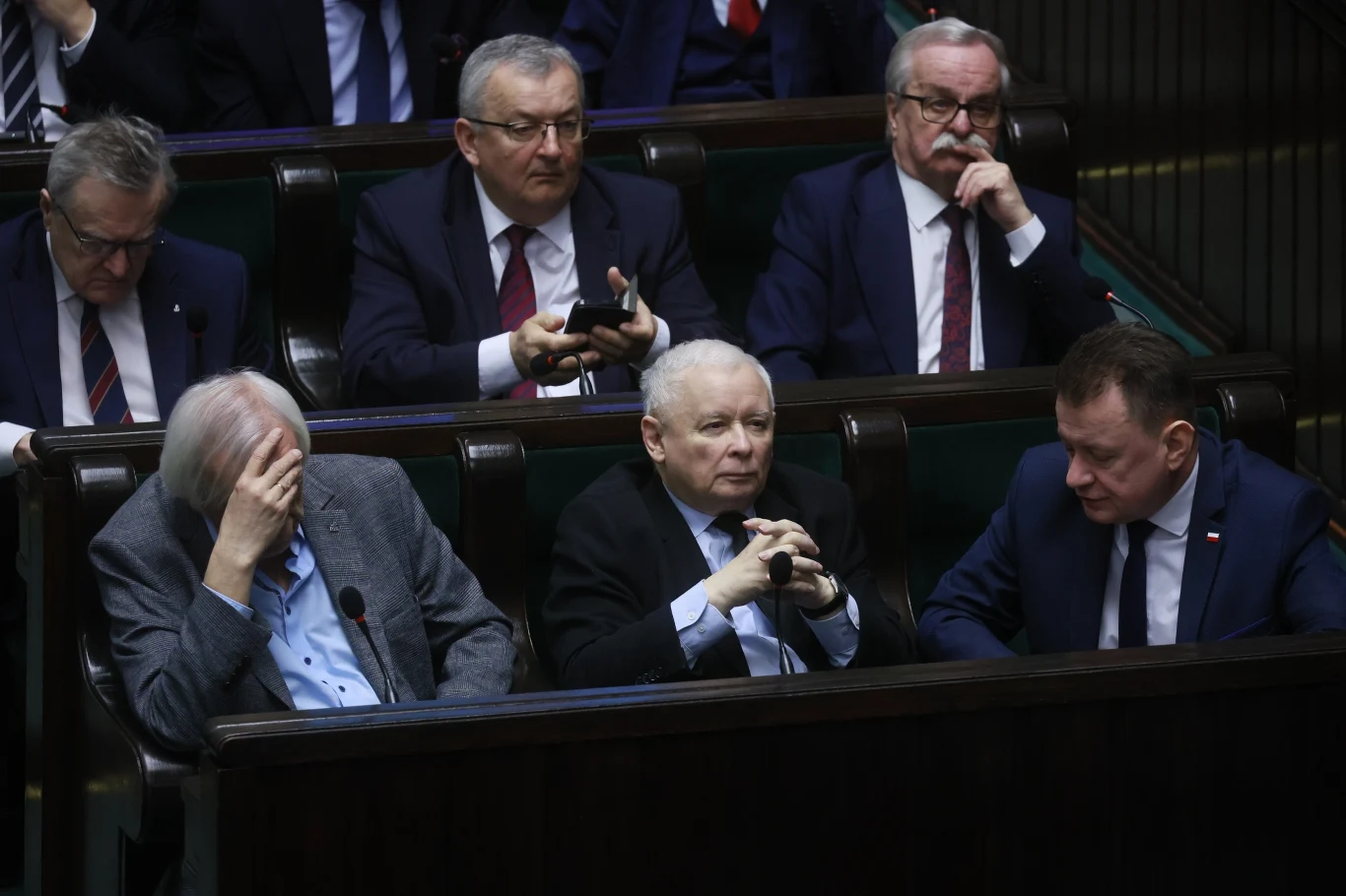 Jarosław Kaczyński i politycy, zasiadający we władzach partii rozmawiali w czwartek m.in. o wewnętrznym konflikcie PiS z Suwerenną Polską Jarosław Kaczyński i politycy, zasiadający we władzach partii rozmawiali w czwartek m.in. o wewnętrznym konflikcie PiS z Suwerenną Polską