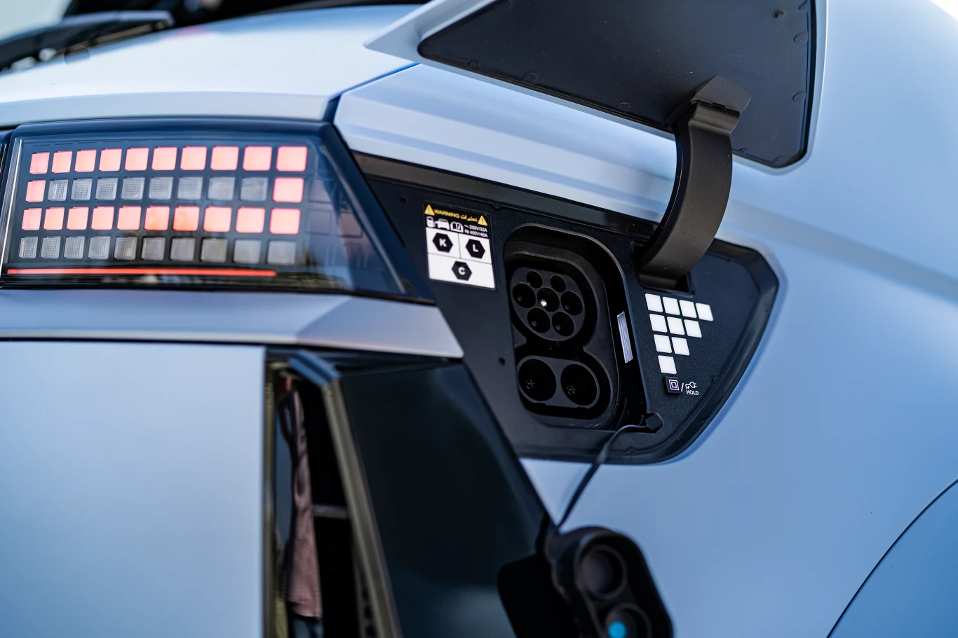 Hyundai Ioniq 5 N oferuje do 450 kilometrów zasięgu. Naładowanie baterii z mocą 350 kW od 10 do 80 proc. potrwa niecałe 20 minut