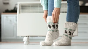 Marzną ci stopy niezależnie do pogody? To zwiastun problemów ze zdrowiem