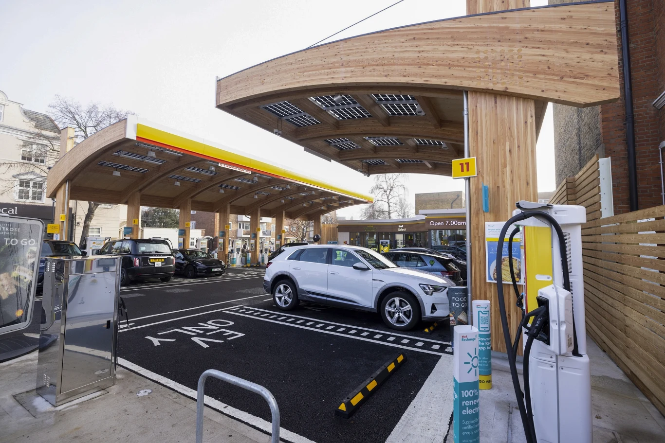 Shell inwestuje w duże huby do ładowania. Jeden taki obiekt znajduje się w Wielkiej Brytanii 