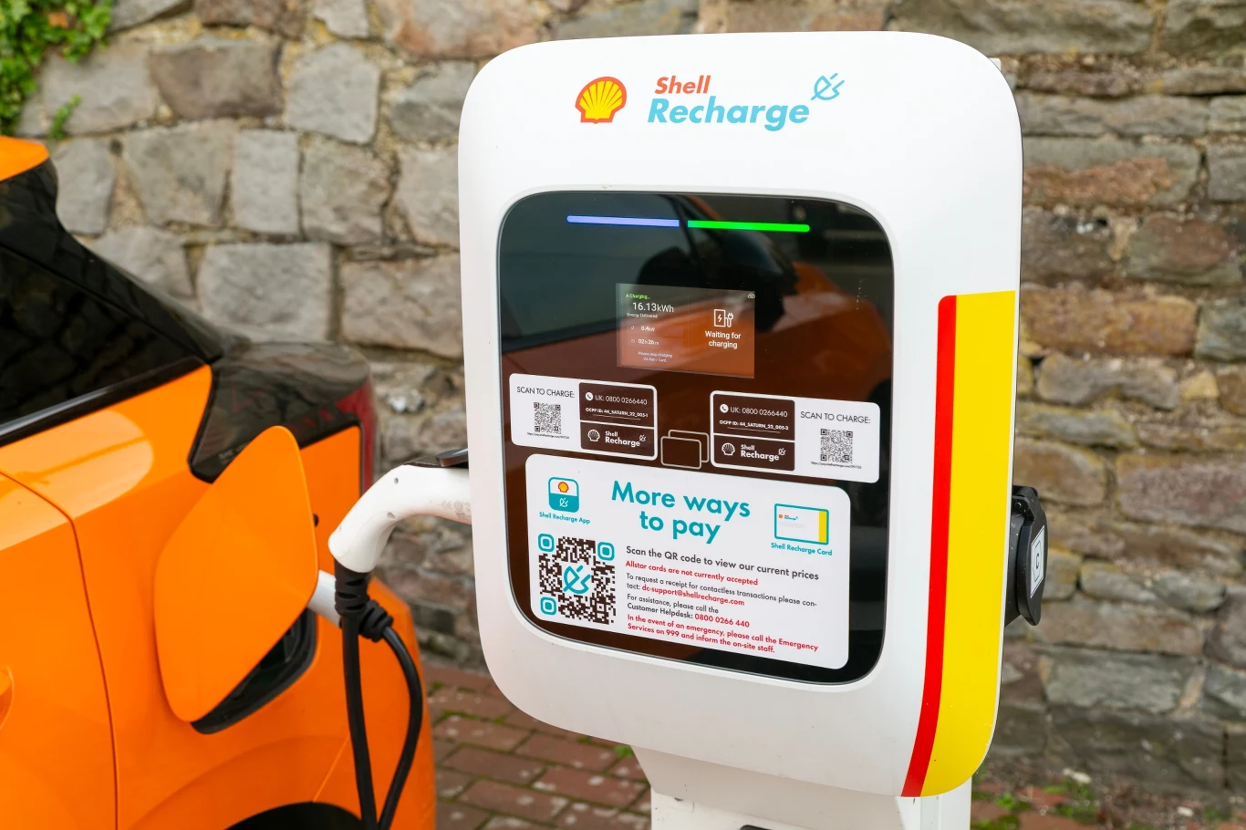 Shell chce przemienić część swoich stacji w punkty ładowania pojazdów elektrycznych