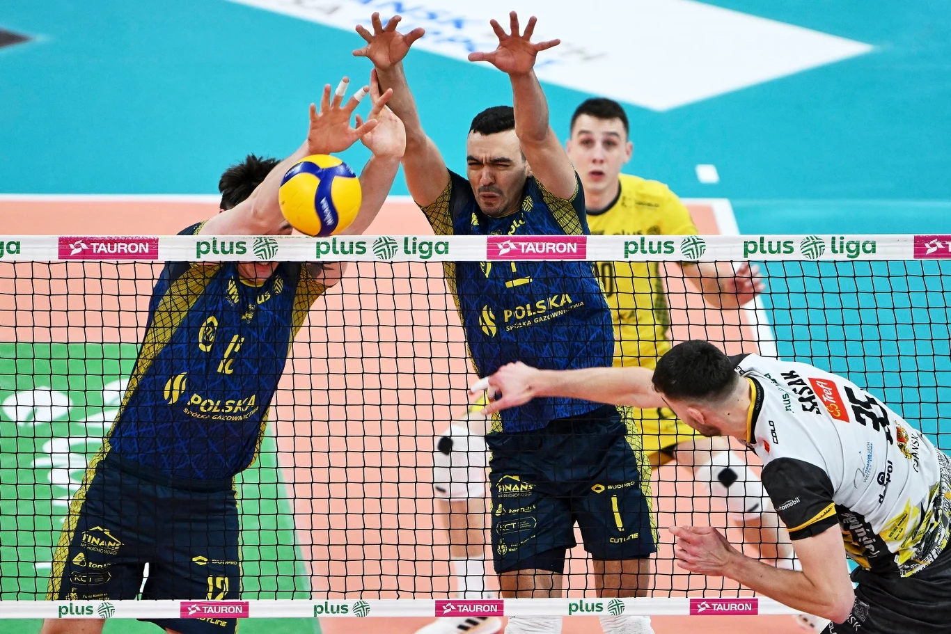 Blok siatkarzy z Nysy w meczu z Treflem Gdańsk