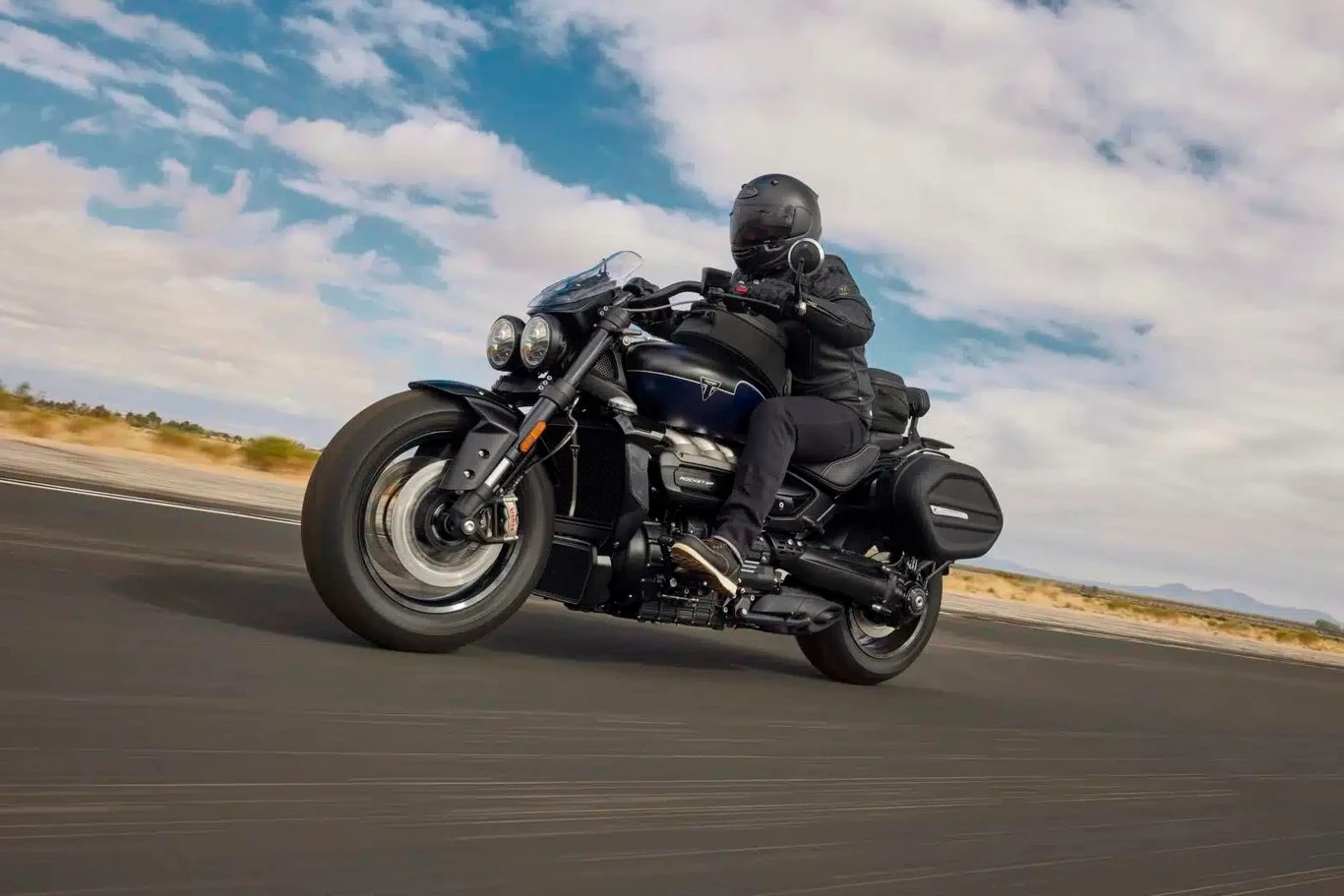 Triumph Rocket 3 Storm w wersji GT z dodatkowymi akcesoriami.
