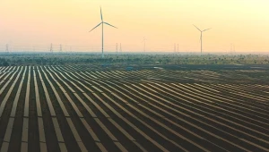 Największa elektrownia wiatrowo-słoneczna na świecie produkuje już prąd. Docelowo ma generować 30 GW i zasilać 16 mln domostw
