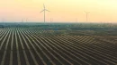 Największa elektrownia wiatrowo-słoneczna na świecie produkuje już prąd. Docelowo ma generować 30 GW i zasilać 16 mln domostw