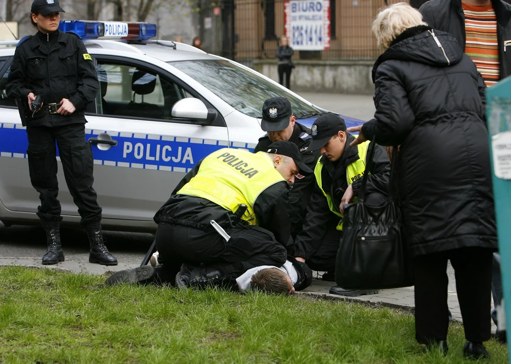 Kierowca nie reagował na sygnały policjantów /zdj. ilustracyjne