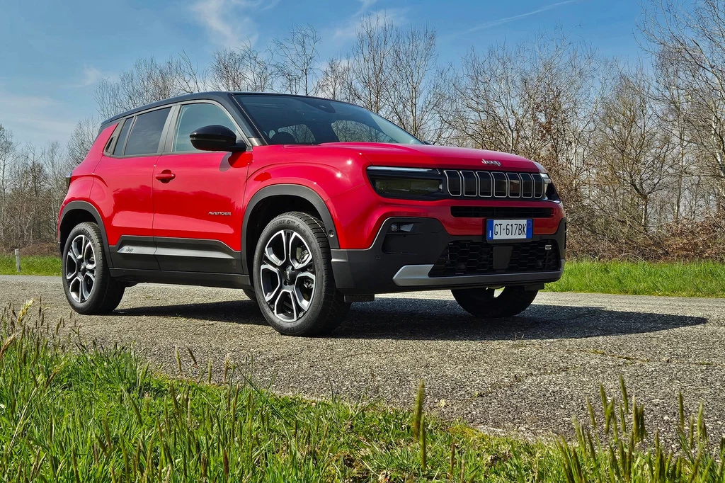 Jeep Avenger e-Hybrid to trzecia wersja silnikowa produkowanego w Polsce modelu