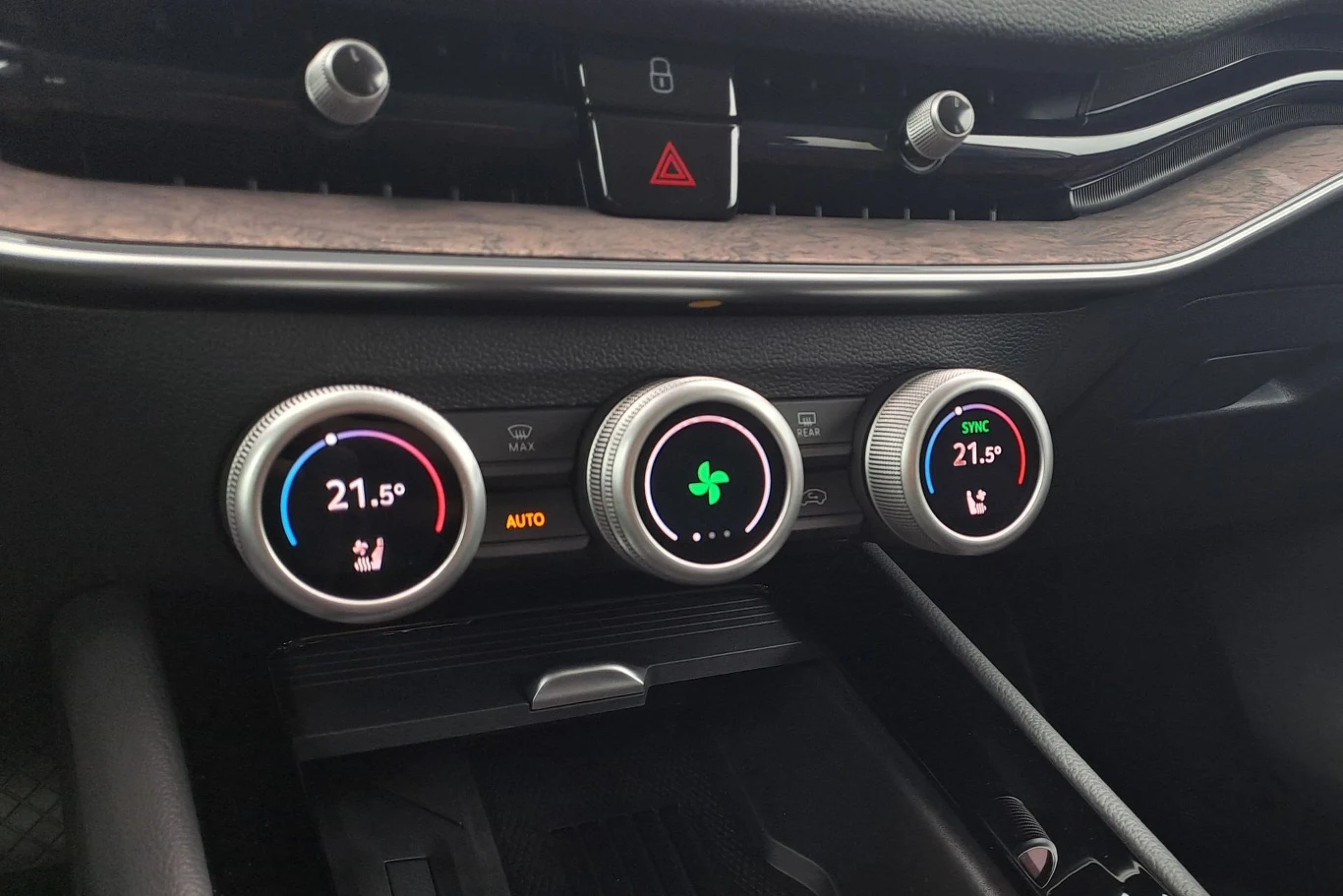 Skoda zastosowała w nowym Superbie system Smart Dials.