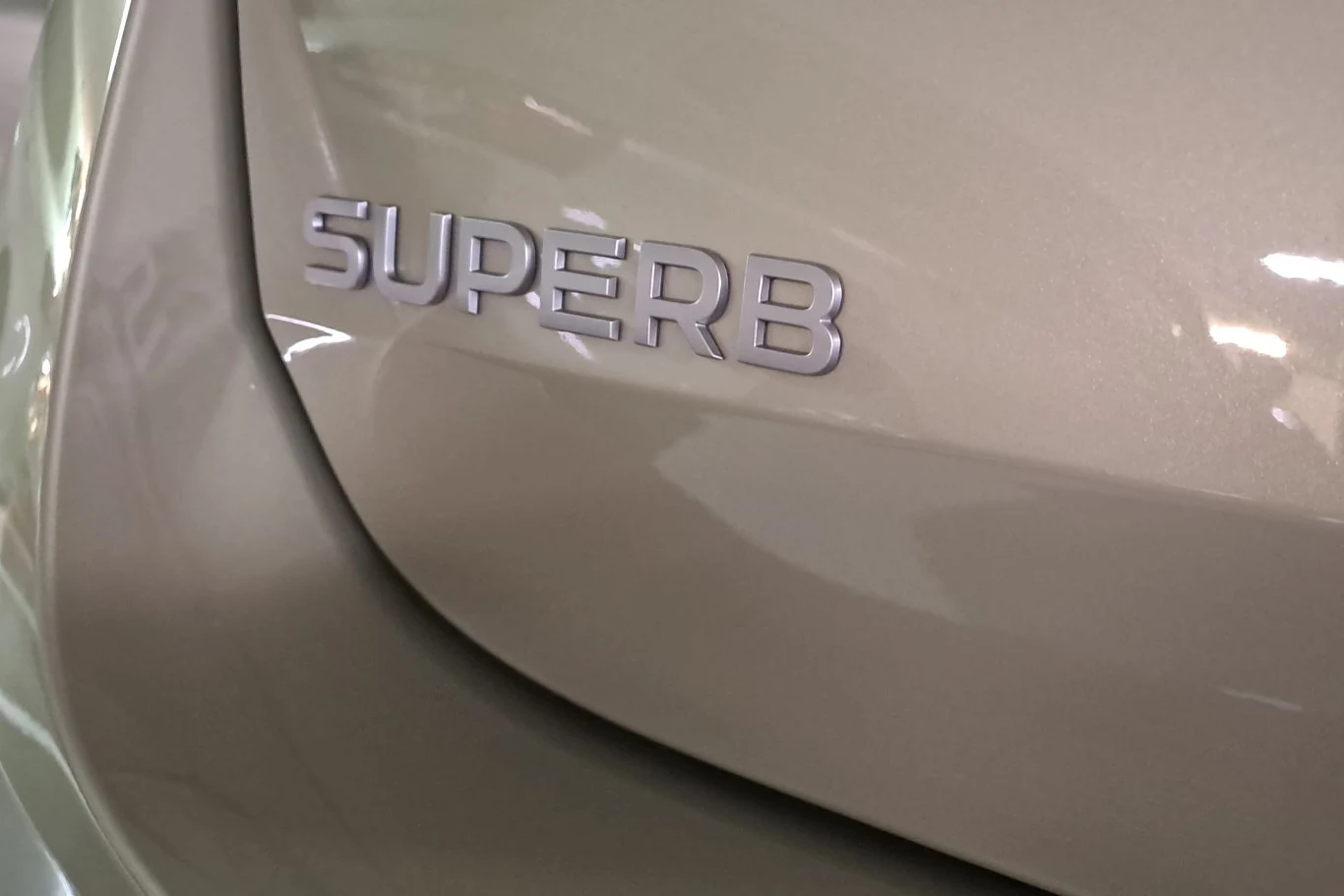 Skoda Superb Combi dostępna jest w trzech wersjach wyposażenia.