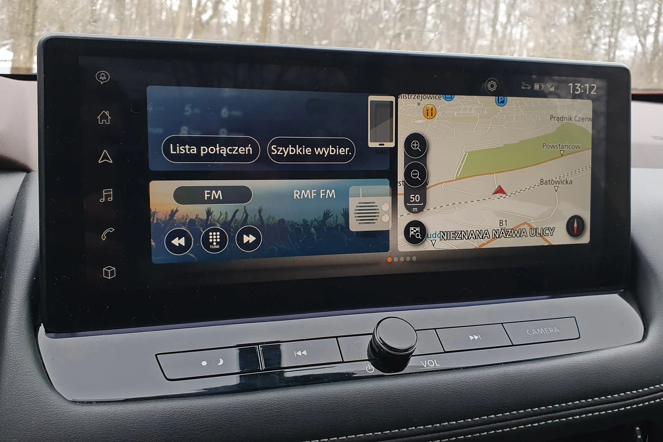 System multimedialny ma ekran o przekątnej 12,3 cala System multimedialny ma ekran o przekątnej 12,3 cala