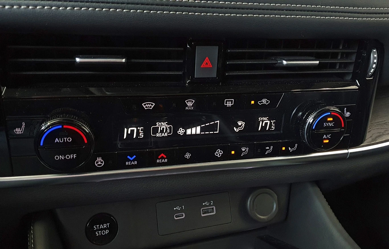 Duży plus za klasyczny panel klimatyzacji Duży plus za klasyczny panel klimatyzacji