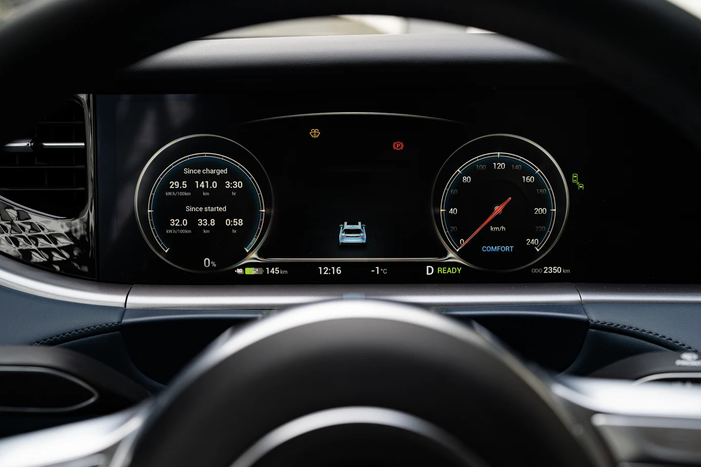 Średnie zużycie energii przy minusowych temperaturach wahało się w okolicach 30 kWh/100 km. Średnie zużycie energii przy minusowych temperaturach wahało się w okolicach 30 kWh/100 km.