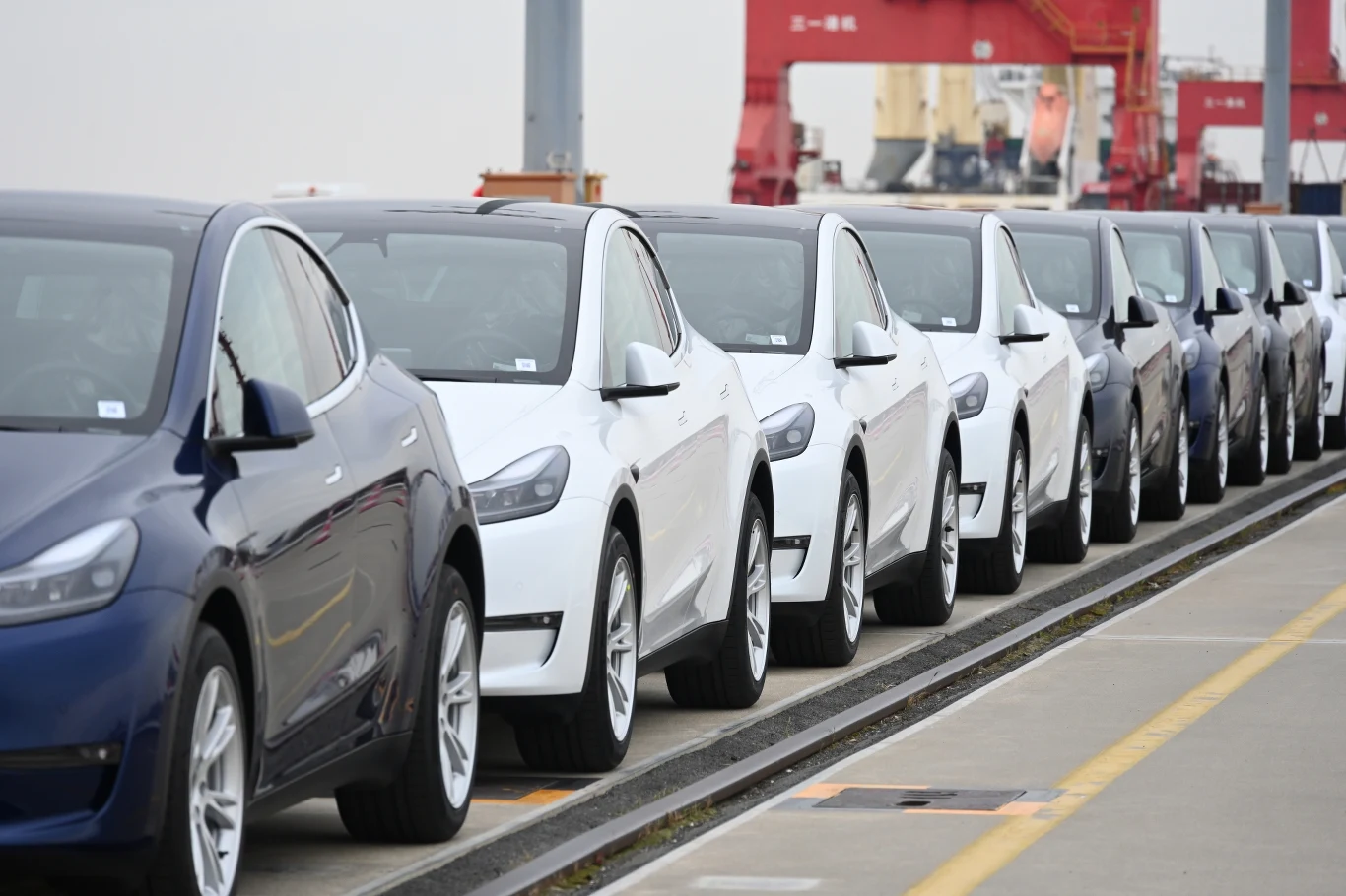 Tesla nie jest już największym producentem samochodów elektrycznych Tesla nie jest już największym producentem samochodów elektrycznych