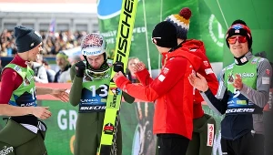 Aleksander Zniszczoł (drugi od lewej) w otoczeniu kolegów z kadry