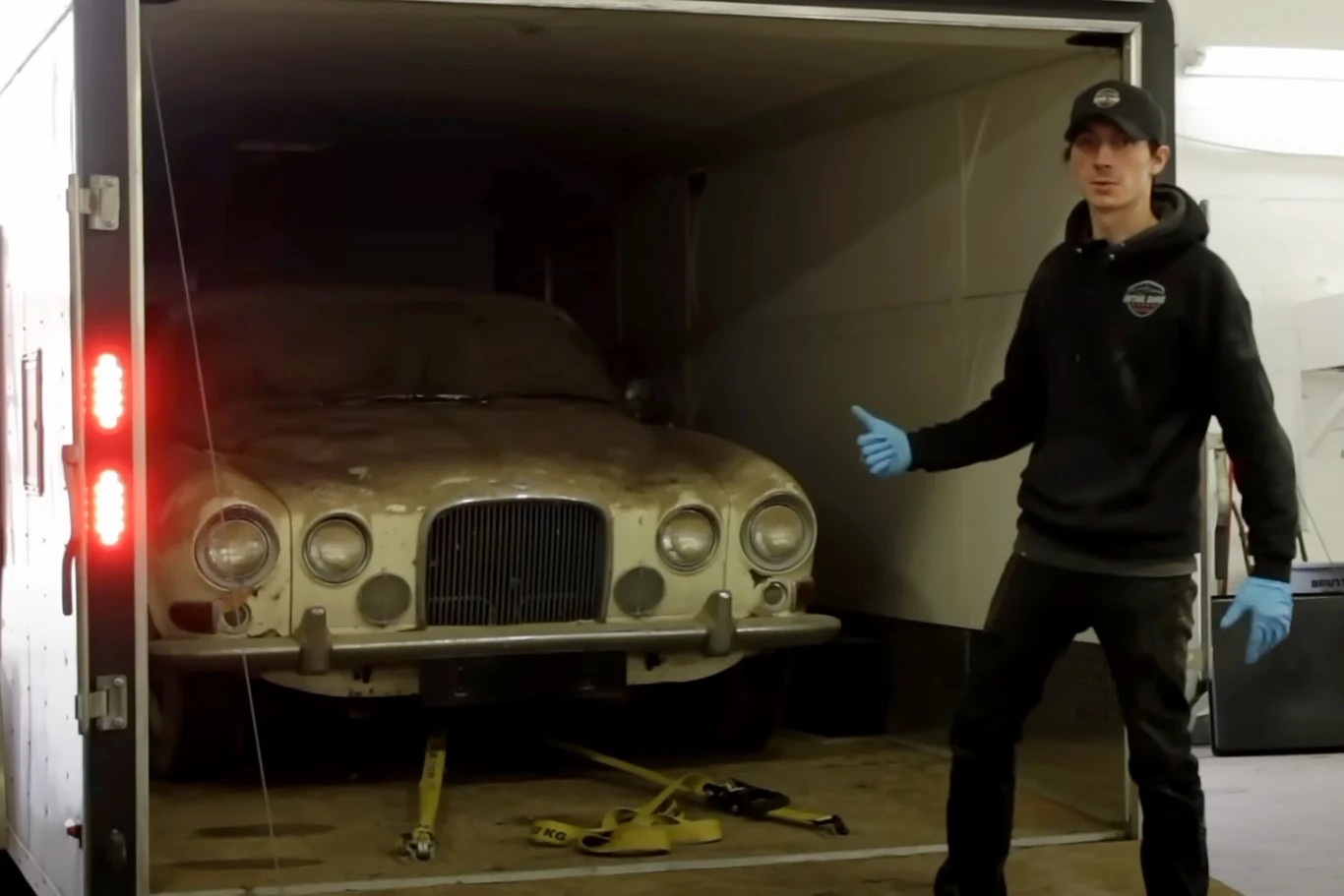 W stodole odnalazł legendę motoryzacji. Fot. DetailDane @YouTube W stodole odnalazł legendę motoryzacji. Fot. DetailDane @YouTube