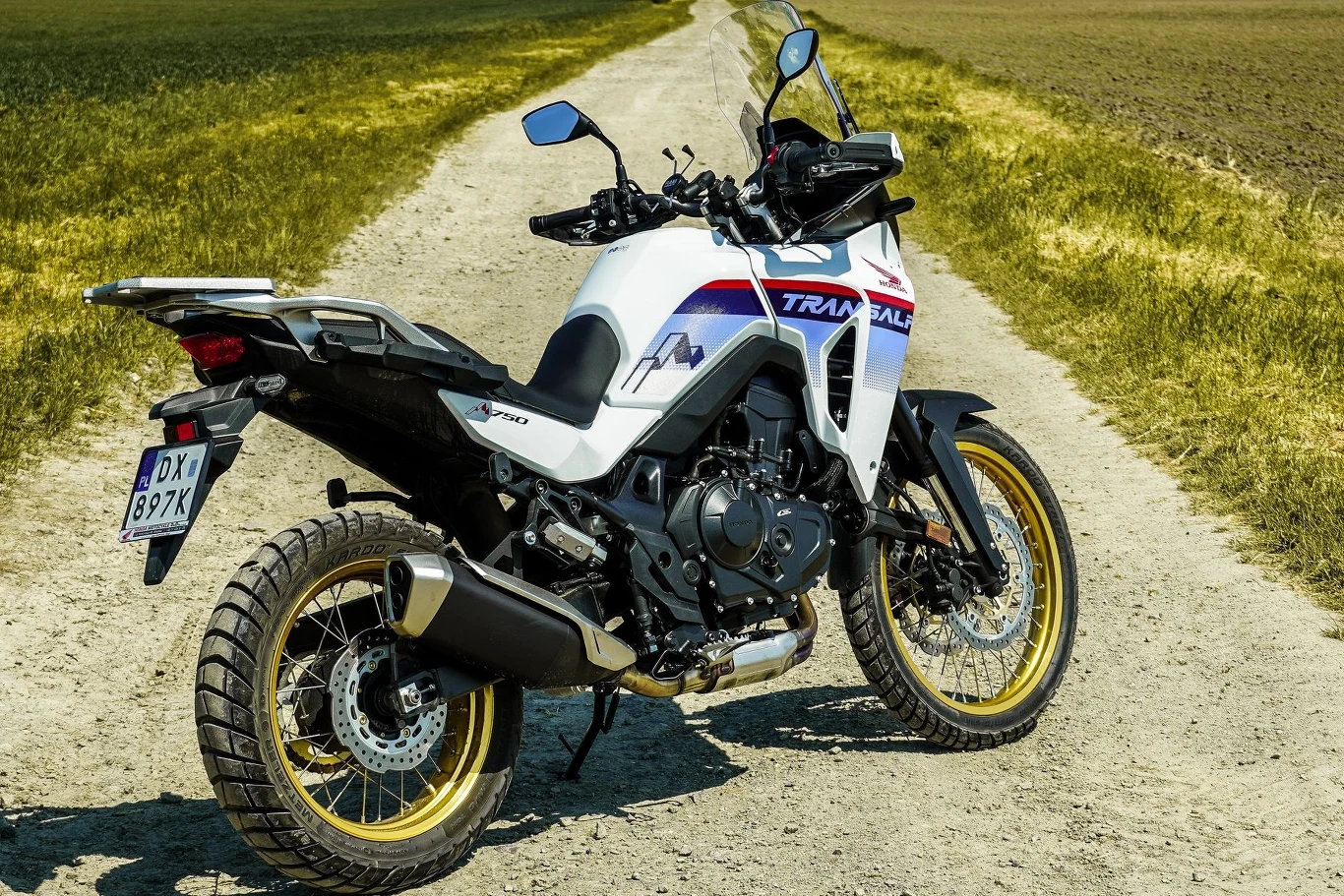 Motocykl w rzeczywistości wydaje się nieco mniejszy niż na zdjęciach. Ergonomia Hondy XL 750 Transalp jest perfekcyjna. Motocykl w rzeczywistości wydaje się nieco mniejszy niż na zdjęciach. Ergonomia Hondy XL 750 Transalp jest perfekcyjna.