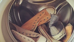Tylko tak pierz buty w pralce. Na pewno się nie zniszczą i będą jak nowe ze sklepu