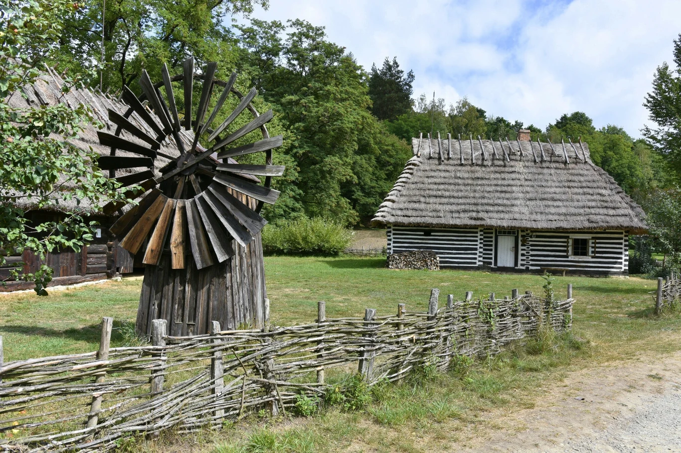 Odwiedzając Sanok warto zwiedzić Muzeum Budownictwa Ludowego