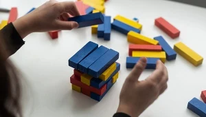 Tak u dzieci wyglądają natręctwa. Potrzeba symetrii i układania to objawy