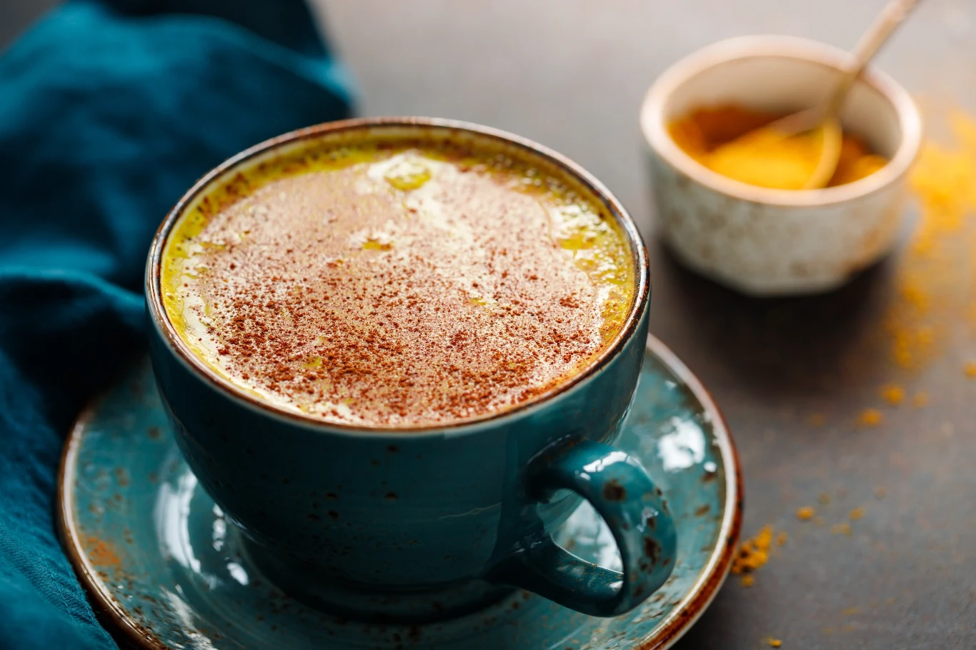 Kurkuma dodana do kawy nie tylko dobrze smakuje, ale niesie za robą również liczne właściwości. Kurkuma dodana do kawy nie tylko dobrze smakuje, ale niesie za robą również liczne właściwości.
