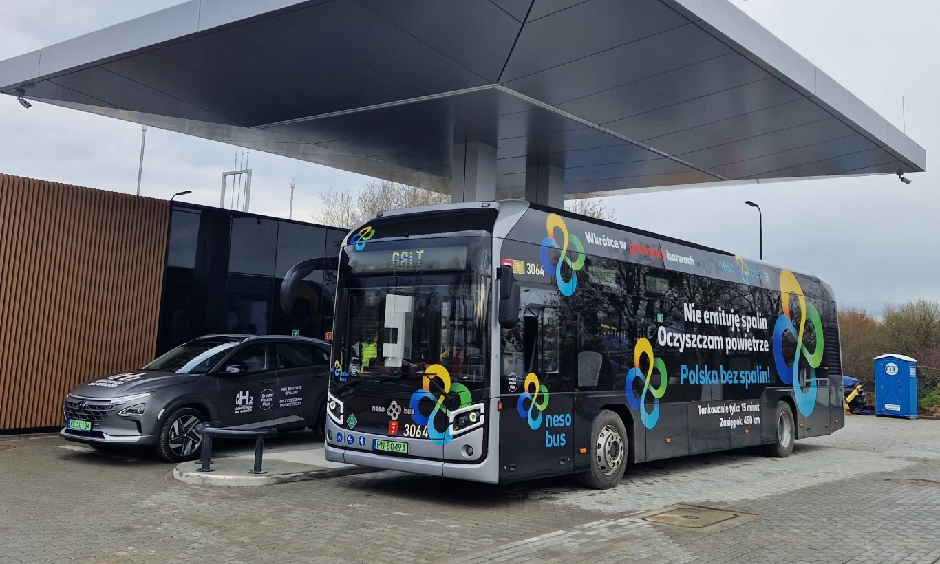 NesoBus na nowej stacji tankowania wodoru Neso w Gdańsku NesoBus na nowej stacji tankowania wodoru Neso w Gdańsku