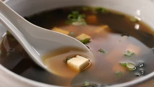 Dodatek pasty miso sprawdzi się nie tylko w zupie