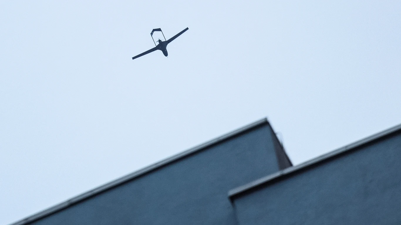 Pokazali pierwszy taki film z ataku drona na rosyjską rafinerię Pokazali pierwszy taki film z ataku drona na rosyjską rafinerię