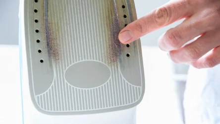 Przypalone żelazko? Z pomocą tego cytrusa przestanie być problemem.