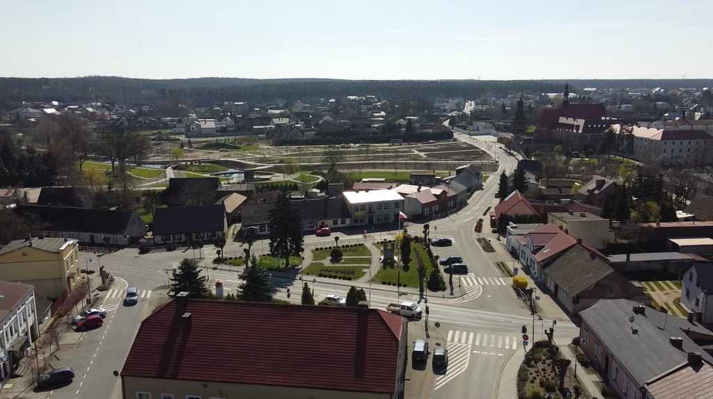 Od 1 stycznia bieżącego roku Gmina Kazimierz Biskupi, Gminny Ośrodek Kultury oraz Przedsiębiorstwo Gospodarki Komunalnej i Mieszkaniowej w Kazimierzu Biskupim dołączyły do elitarnego grona podmiotów w skali ogólnopolskiej, które nabywają i wykorzystują jedynie zieloną energię