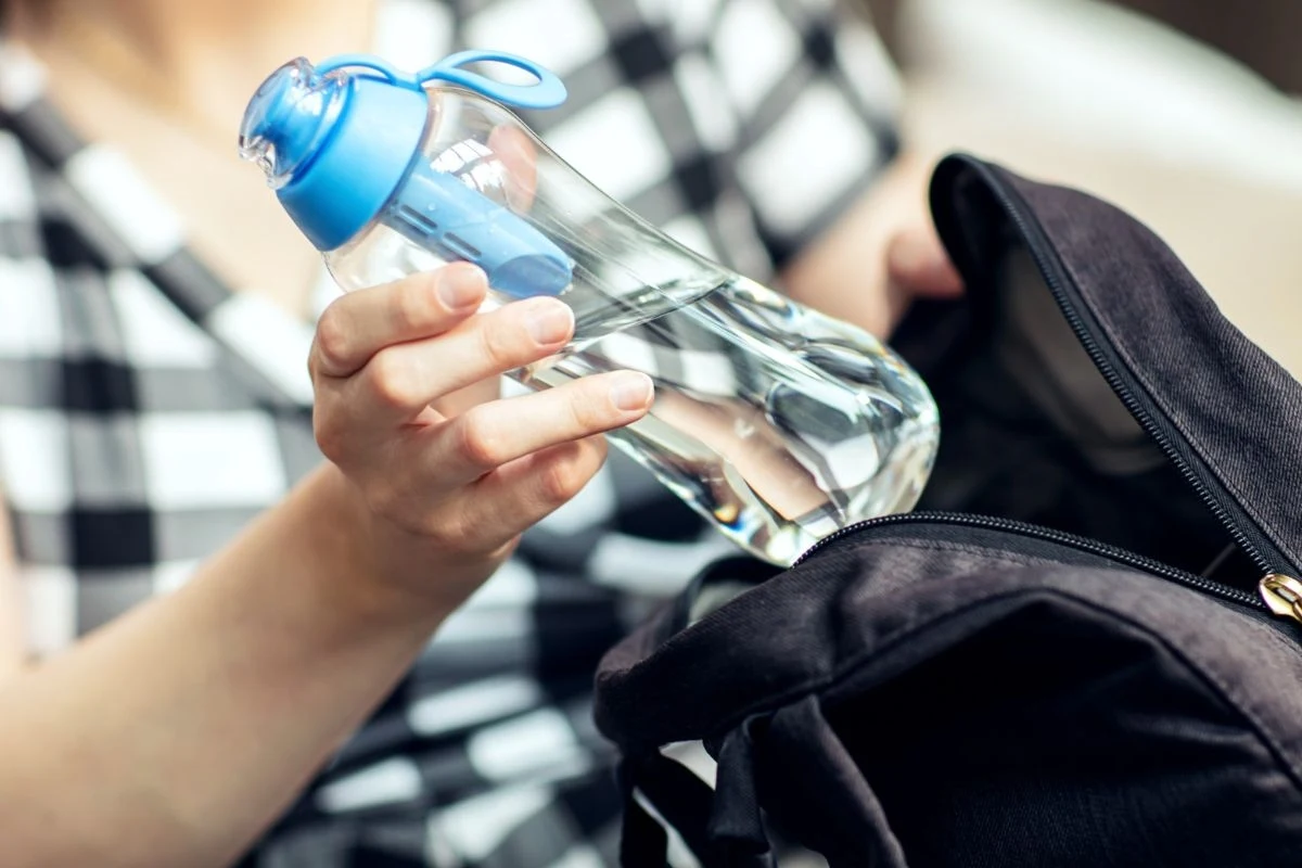 Już od początku rozszerzania diety dziecka warto uczyć je picia wody