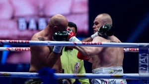 Łukasz Różański (z prawej) podczas spektakularnej walki z Alenem Babiciem