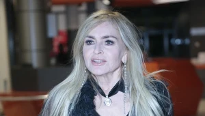 Monika Olejnik nosi najmodniejsze spodnie na wiosnę 2024. Kupisz je w wielu sieciówkach