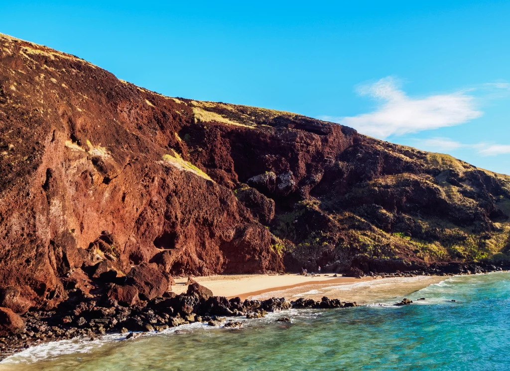 Wyspa Wielkanocna to nie tylko bogate dziedzictwo kulturowe, ale i piękne plaże, a także niesamowite widoki
