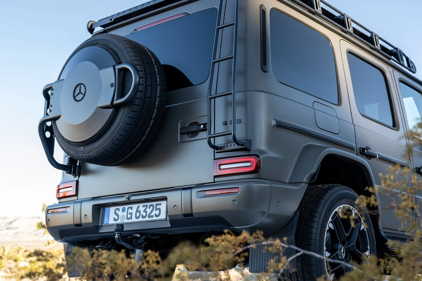 Mercedes klasy G po liftingu. Ikona bezdroży otrzymała zelektryfikowane jednostki