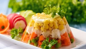 Świąteczna galaretka z jajkiem w roli głównej. Moja babcia przyrządza ja co roku